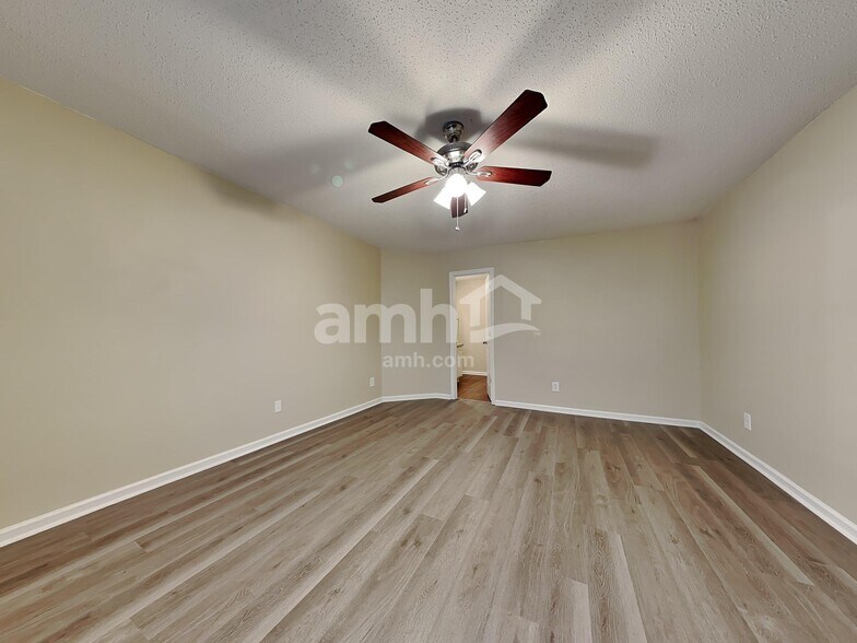 Building Photo - 13 Holly Springs Cir