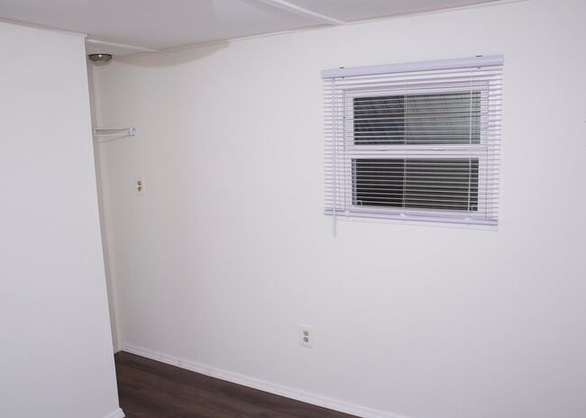 Building Photo - 4620 Plum St