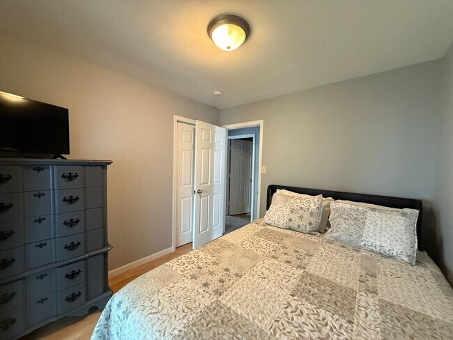 Building Photo - 501 N Dickson St