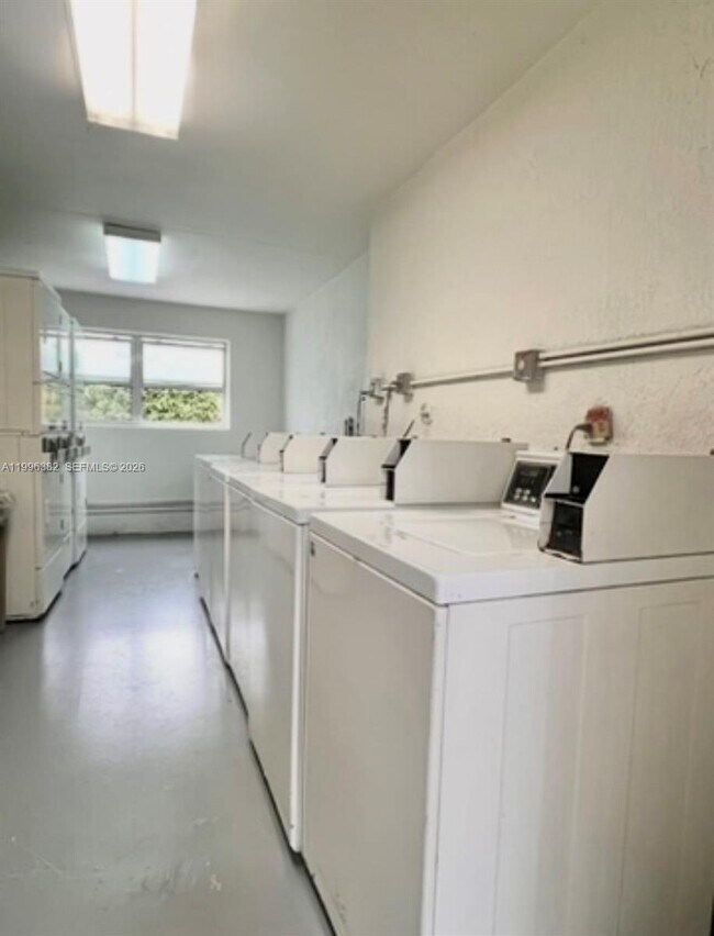 Building Photo - 444 SW 4th St