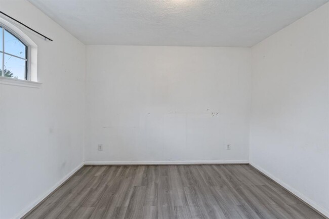 Building Photo - 14072 Broken Arrow Dr