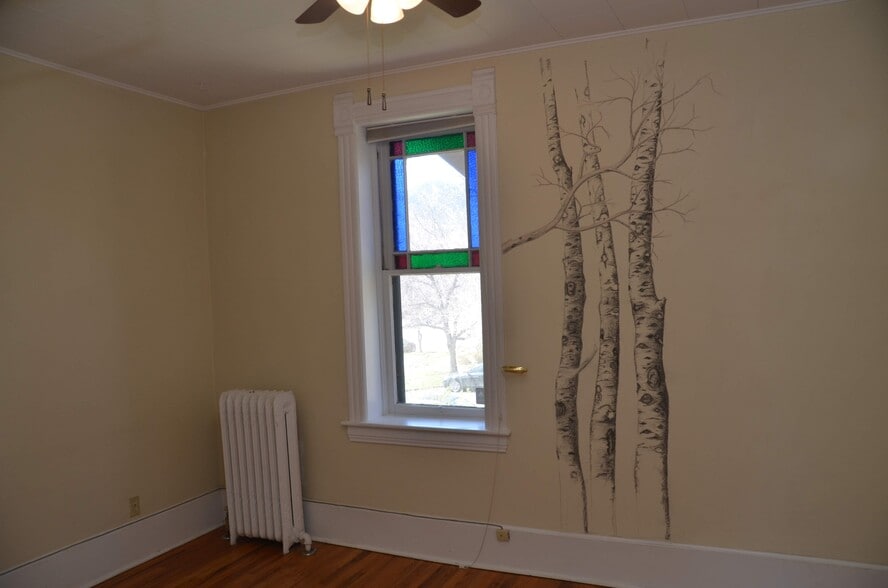 second bedroom - 1709 Pine St