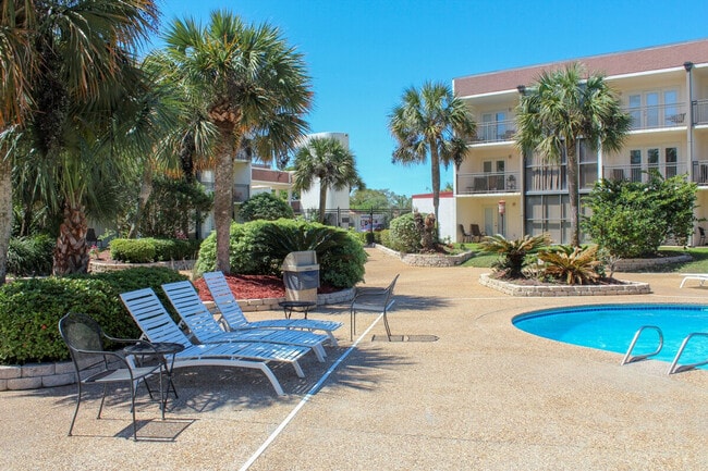 Building Photo - 2046 Beach Blvd