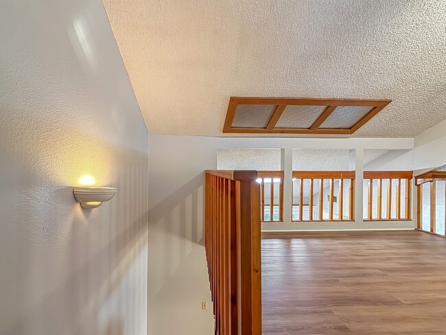 Building Photo - 1556 Twin Lakes Cir