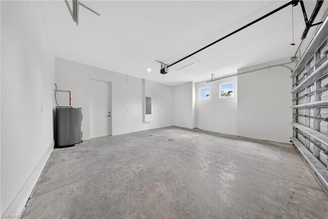 Building Photo - 1204 Moore Ave