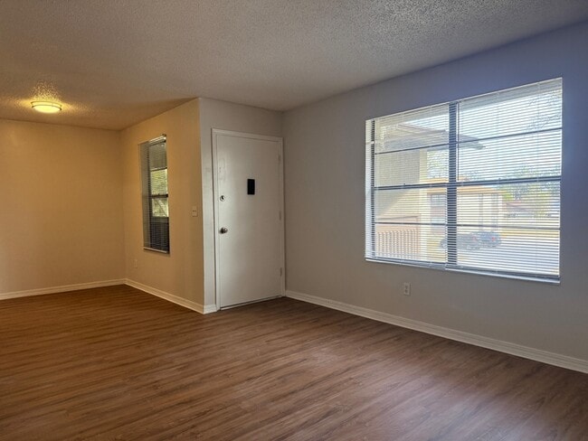 Building Photo - 460 Crabapple Ct