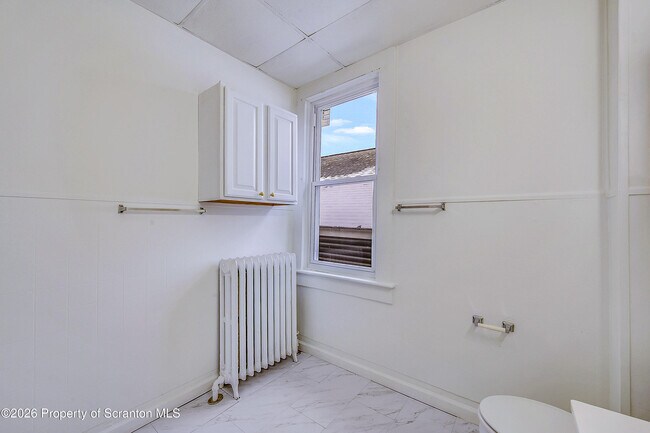 Building Photo - 228 S Main Ave