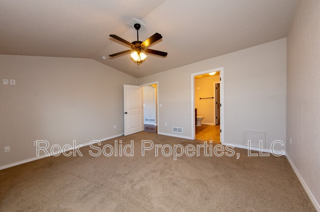 Building Photo - 3618 Woodhaven Dr