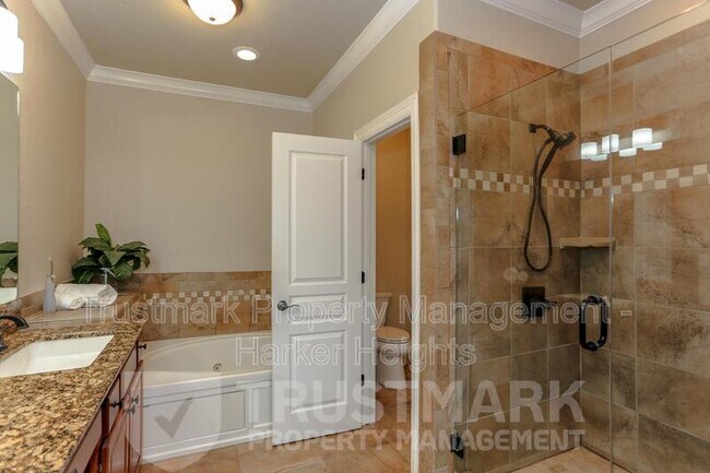 Building Photo - 3104 Sabine Cove