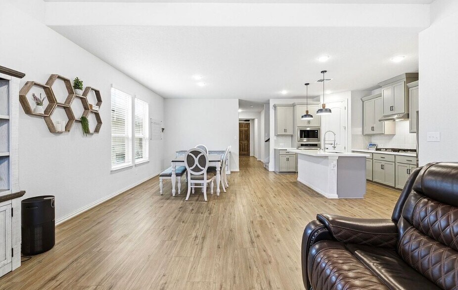 Building Photo - 2071 Chelsea Grv