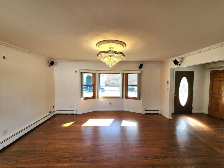 Building Photo - 30 Wilson St