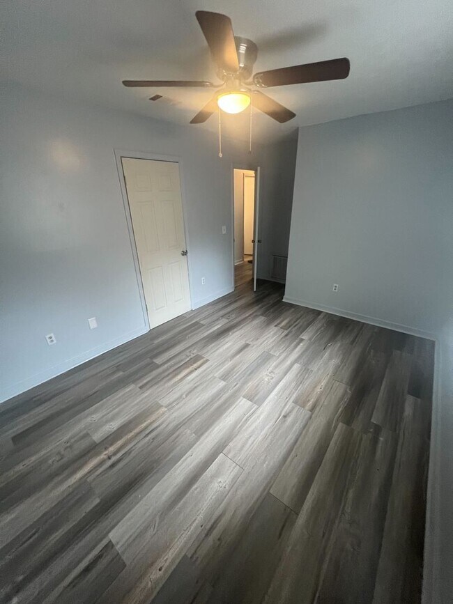Building Photo - 2107 Thousand Oaks Dr