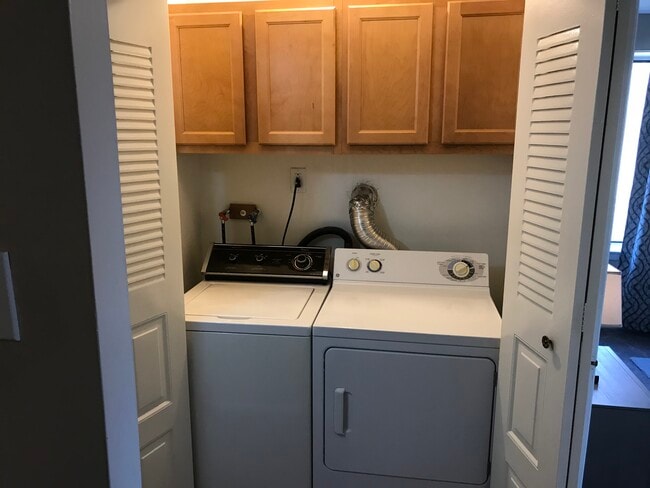 Building Photo - 5200 Hilltop Dr