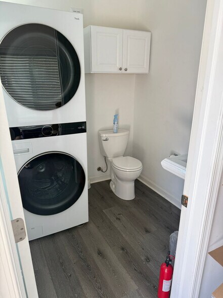 Building Photo - 39 Thomas Ave