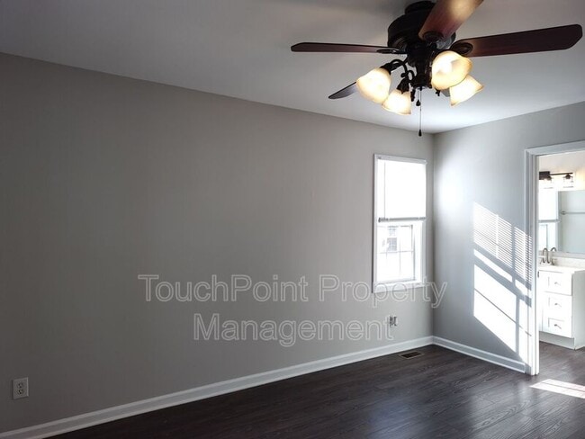 Building Photo - 2831 Mayfair Ave