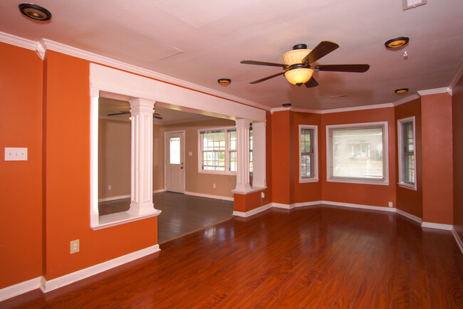 Building Photo - 3615 Marymont Dr NW