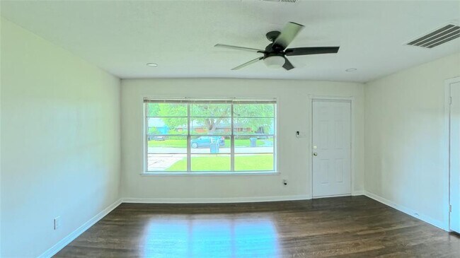 Building Photo - 4322 Tavenor Ln