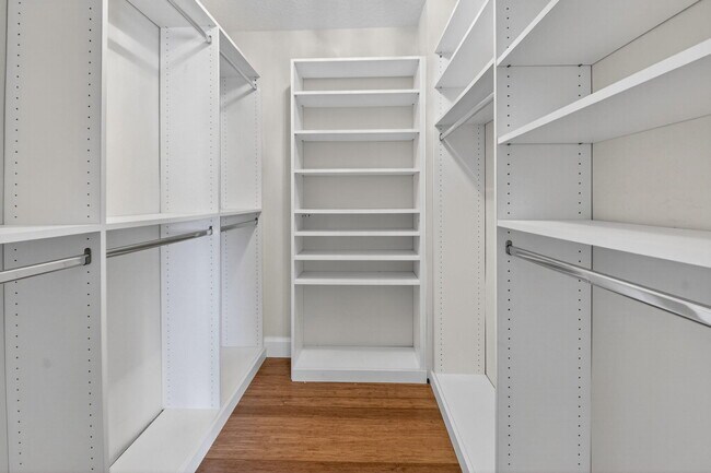 Building Photo - 5842 Crystal Shores Dr