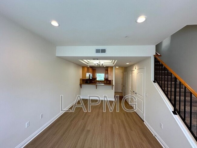 Building Photo - 12217 Moorpark St