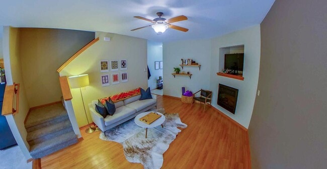 Building Photo - 3D Tour Available - West-Side Townhome + W...