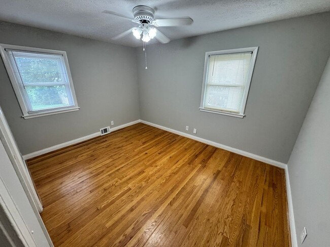 Building Photo - Spacious 4 Bedroom in Fern Creek
