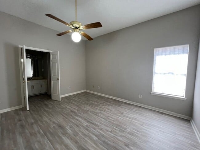 Building Photo - Renovated 2 Bedroom 2 Bath Home for Rent!