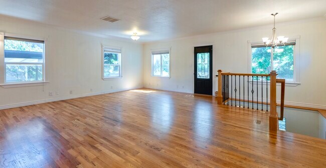 Building Photo - 1805 N 15th St