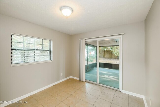 Building Photo - 5822 Jaguar Dr W