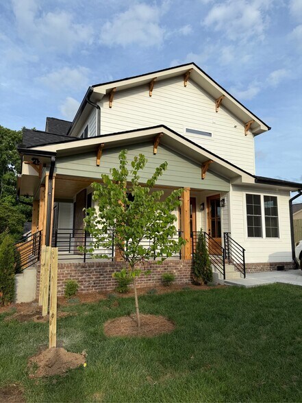 Primary Photo - 201 Oriel Ave