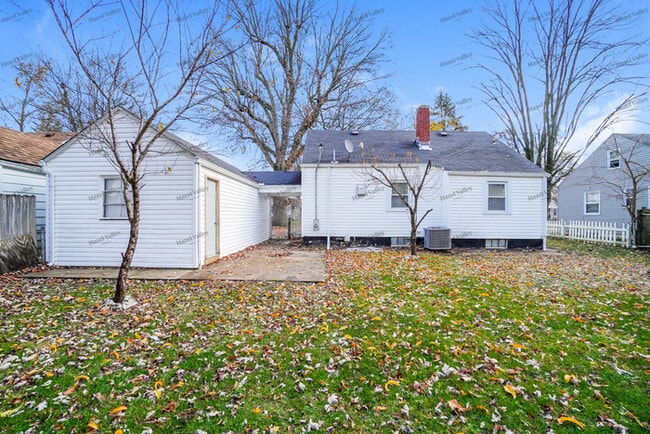 Building Photo - 985 S Yearling Rd