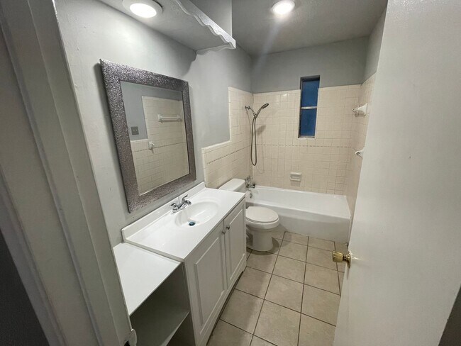 Building Photo - 930-932 Lindy Court