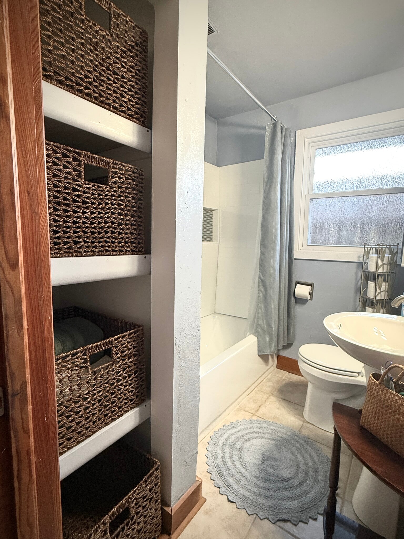 Bedroom 2 Hallway bath (staged) - 3311 River Rd