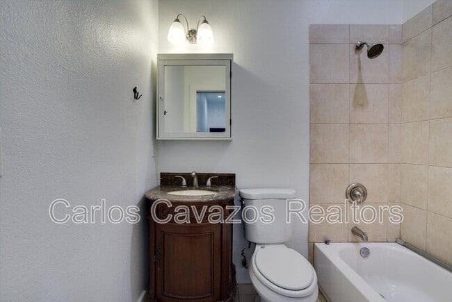 Building Photo - 5513 Victor St