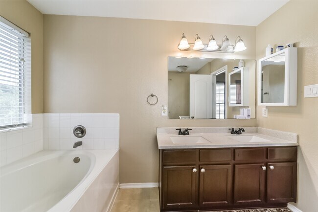 Building Photo - 3818 Brook Garden Ln