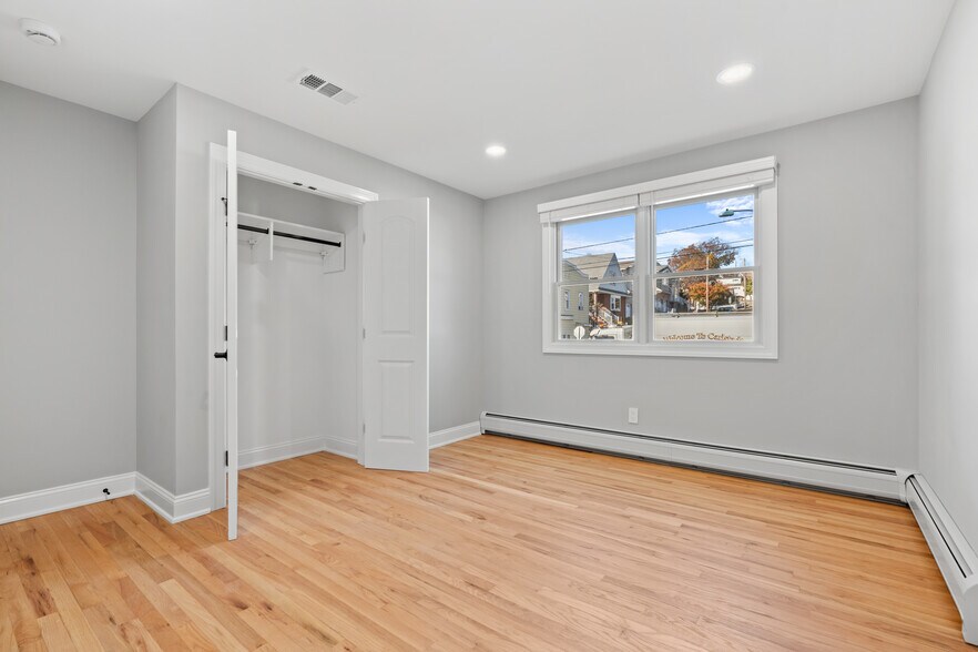 Building Photo - 743 7th St