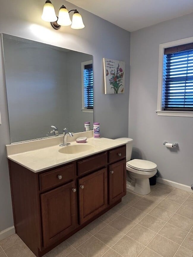 Building Photo - 1841 Vista Dr