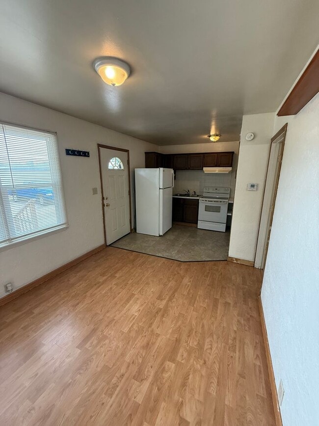 Building Photo - 121 E Vine St