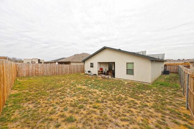 Building Photo - 1025 La Muralla St