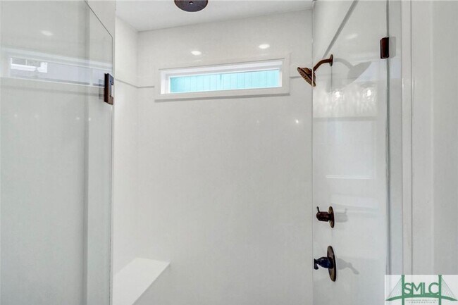 Building Photo - 421 Bear River Dr