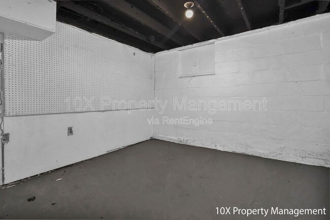 Building Photo - 70 N Powell Ave