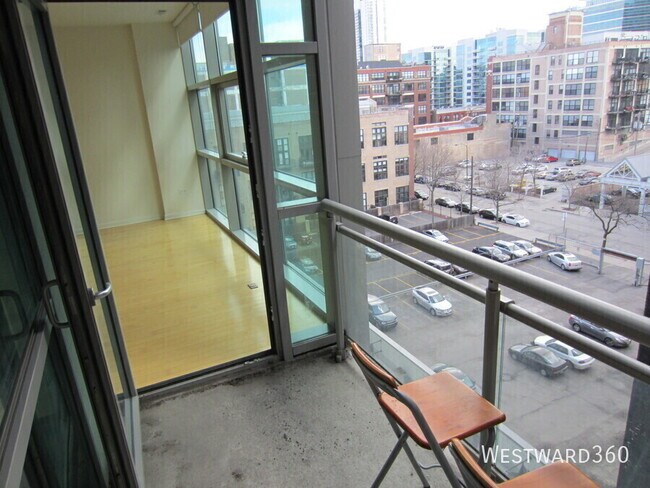 Building Photo - 225 S Sangamon-605