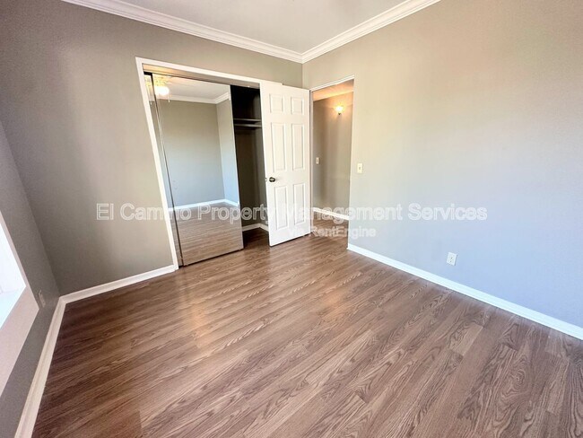 Building Photo - 750 Vinemead Dr