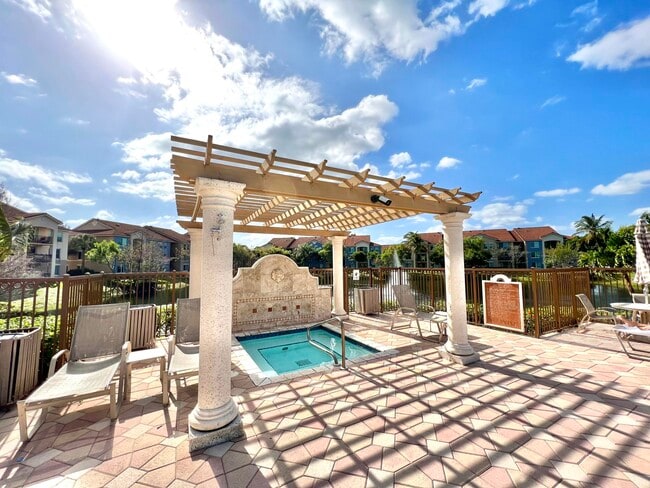 Building Photo - 1119 Villa Cir