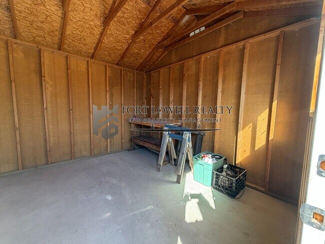 Building Photo - Welcome to this charming 2-bedroom, 1-bathroom + Den!