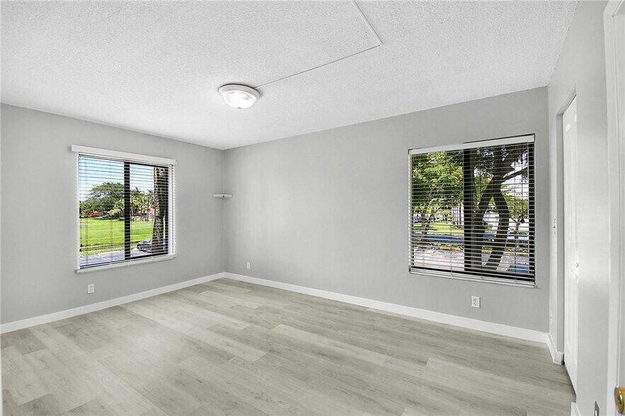 Building Photo - 1008 Green Pine Blvd
