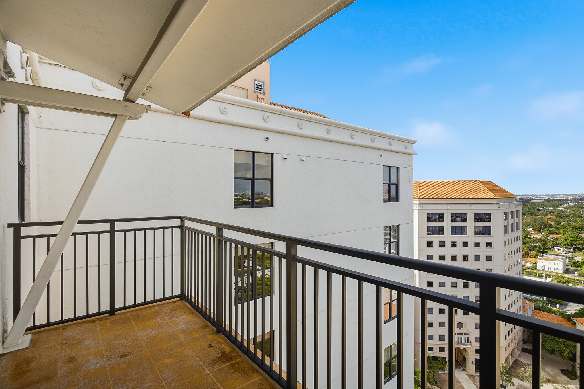 Building Photo - 888 S Douglas Rd