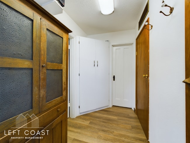 Building Photo - 1033 NW Inlet Ave