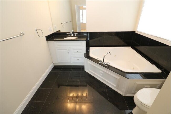 Building Photo - 143 Grovers Ave