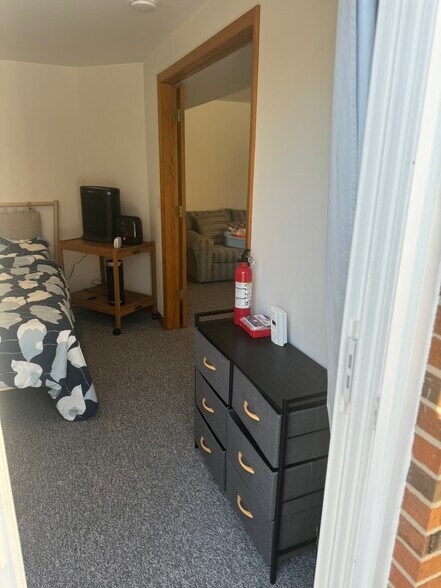 Building Photo - 7S485 Lynn Dr