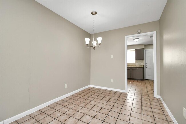 Building Photo - 1736 Crestdale Dr